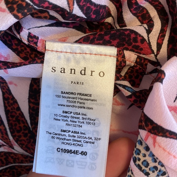 100% Silk Sandro Printed Set. Short-sleeve button up blouse and matching pants. - Picture 9 of 9